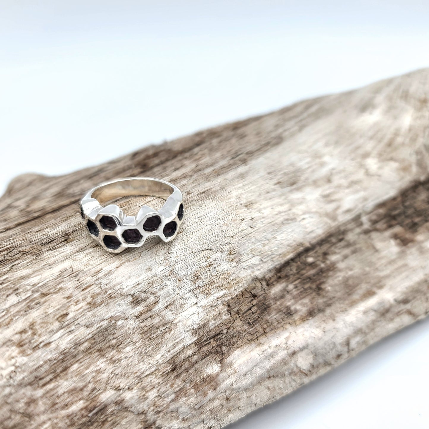 Honeycomb ring