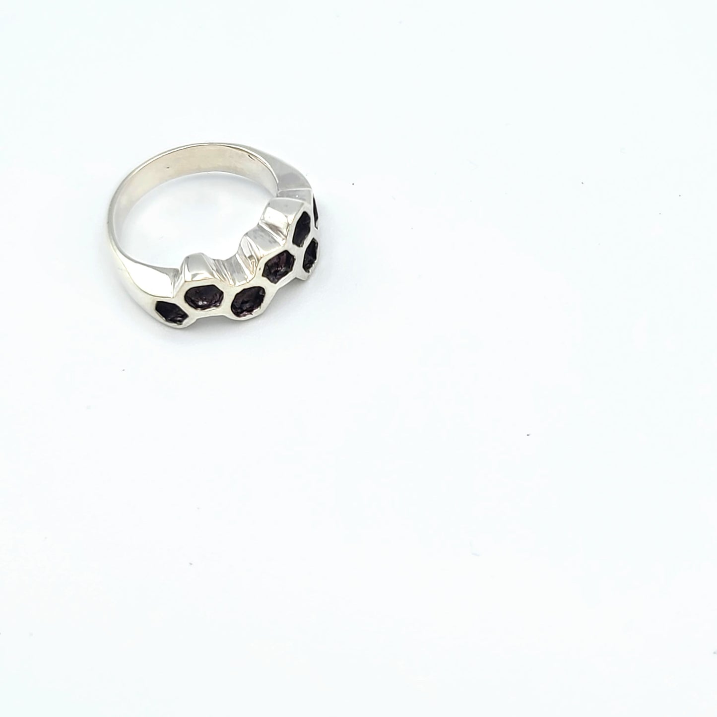 Honeycomb ring